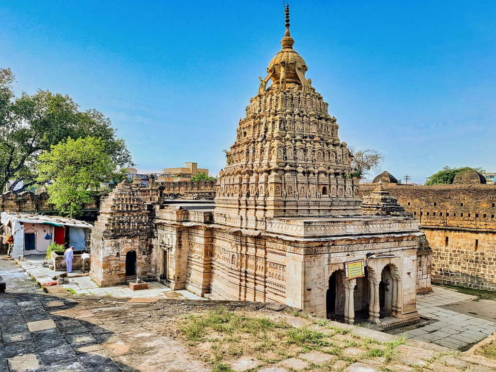 Nagpur to Chandrapur Taxi Service